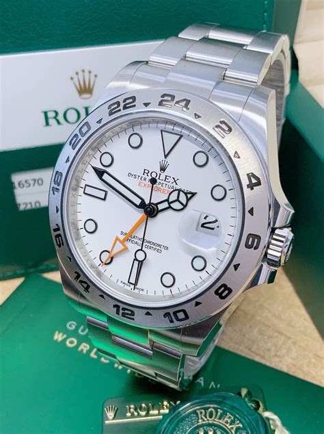 Rolex新款Explorer II回歸大橙針經典設計 與初代探二 .